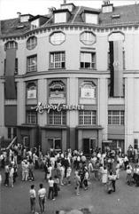 Metropol-Theater. Bild: Wikipedia/Bundesarchiv, Bild 183-1987-0429-018 / CC-BY-SA